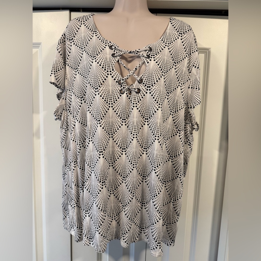 Cato gray white cross cross v neck top tee shirt 22W